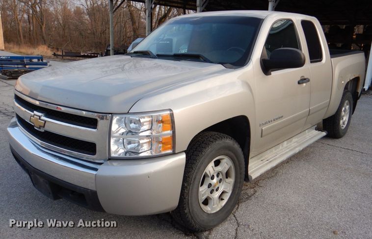 image for item MJ9920 2008 Chevrolet Silverado 1500 LT  Ext. Cab pickup truck