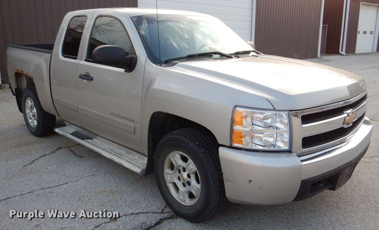 image for item MJ9920 2008 Chevrolet Silverado 1500 LT  Ext. Cab pickup truck