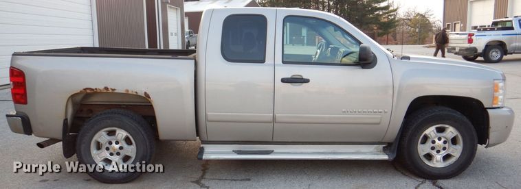 image for item MJ9920 2008 Chevrolet Silverado 1500 LT  Ext. Cab pickup truck