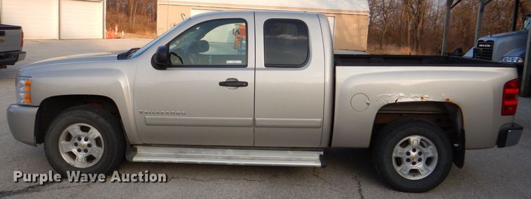image for item MJ9920 2008 Chevrolet Silverado 1500 LT  Ext. Cab pickup truck