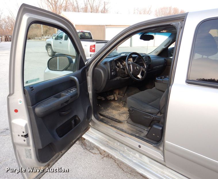 image for item MJ9920 2008 Chevrolet Silverado 1500 LT  Ext. Cab pickup truck