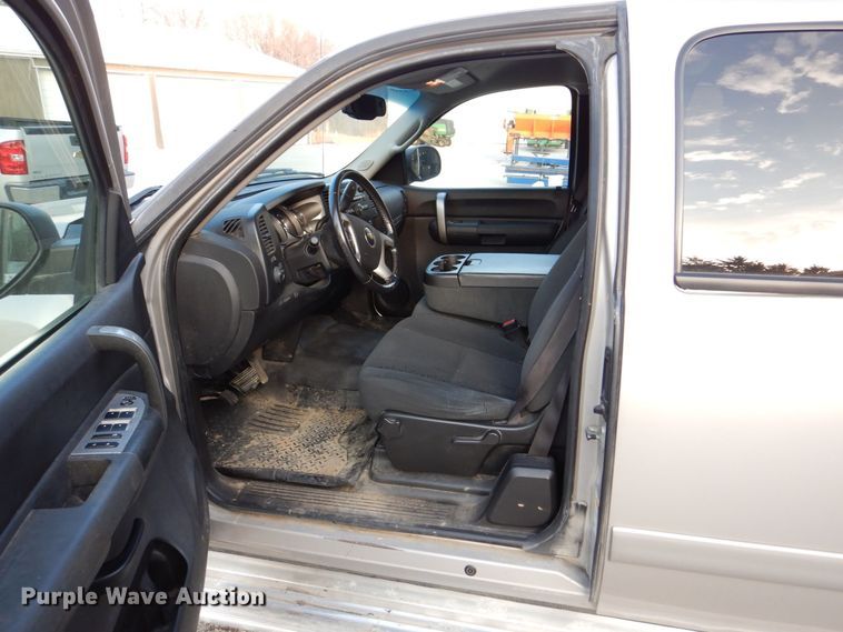 image for item MJ9920 2008 Chevrolet Silverado 1500 LT  Ext. Cab pickup truck