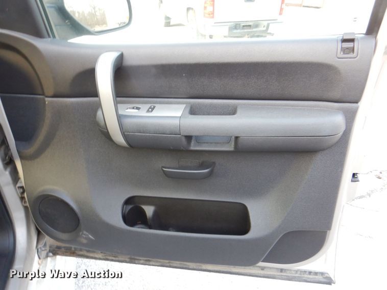 image for item MJ9920 2008 Chevrolet Silverado 1500 LT  Ext. Cab pickup truck