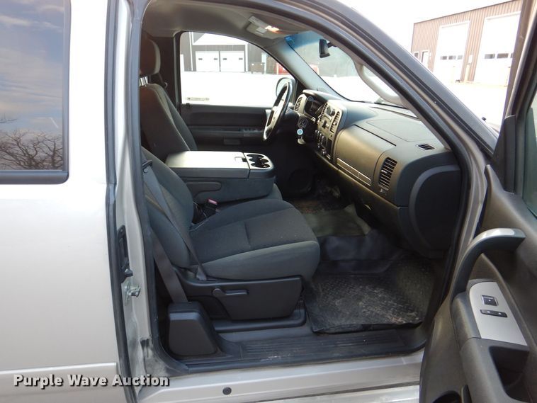 image for item MJ9920 2008 Chevrolet Silverado 1500 LT  Ext. Cab pickup truck