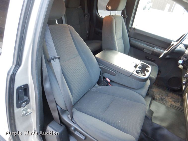 image for item MJ9920 2008 Chevrolet Silverado 1500 LT  Ext. Cab pickup truck