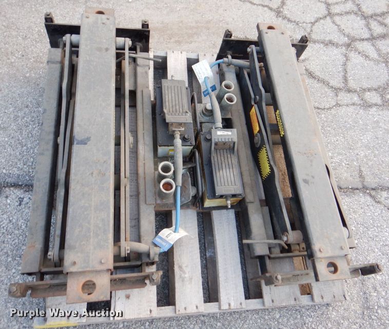 image for item MJ9924 2006 Bend Pak HD-12-B  four post automotive lift