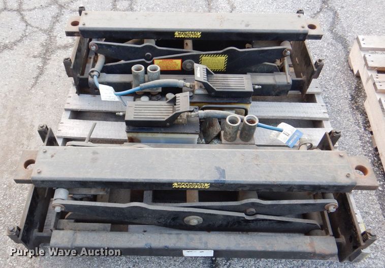 image for item MJ9924 2006 Bend Pak HD-12-B  four post automotive lift