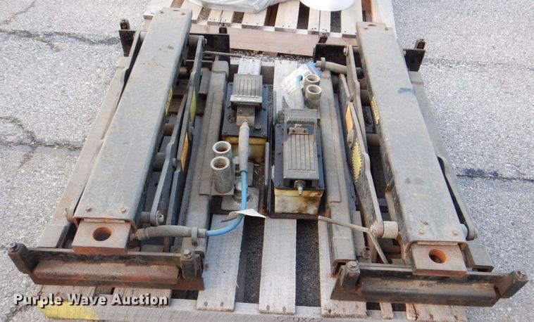 image for item MJ9924 2006 Bend Pak HD-12-B  four post automotive lift