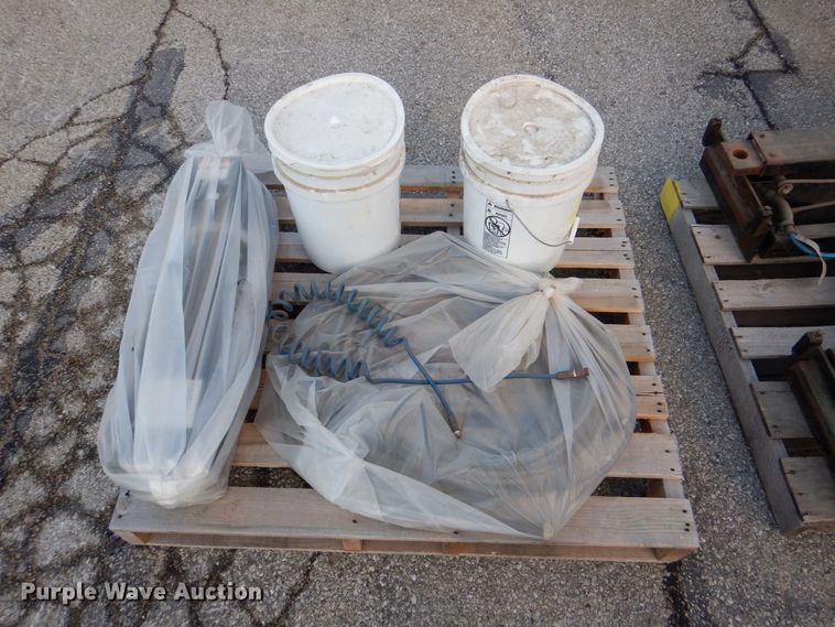 image for item MJ9924 2006 Bend Pak HD-12-B  four post automotive lift