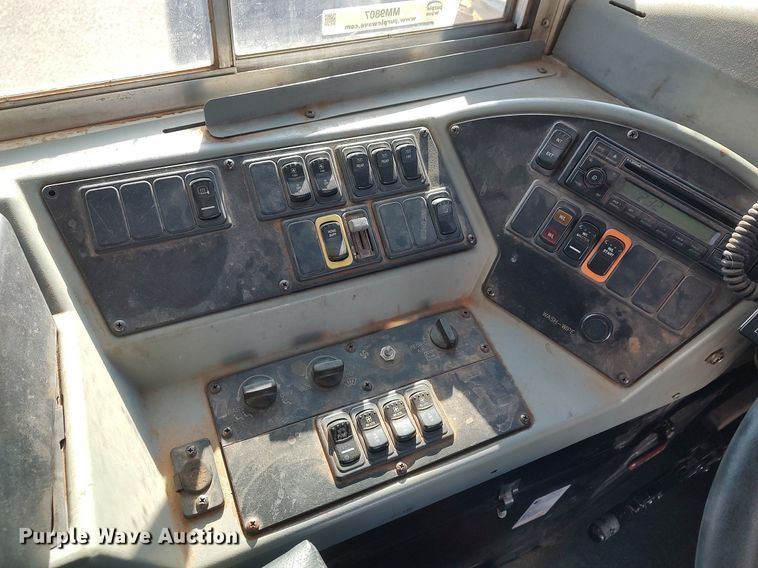 image for item MM9807 2006 Blue Bird  school bus