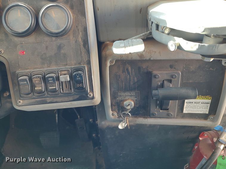 image for item MM9807 2006 Blue Bird  school bus