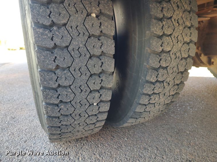 image for item MM9807 2006 Blue Bird  school bus