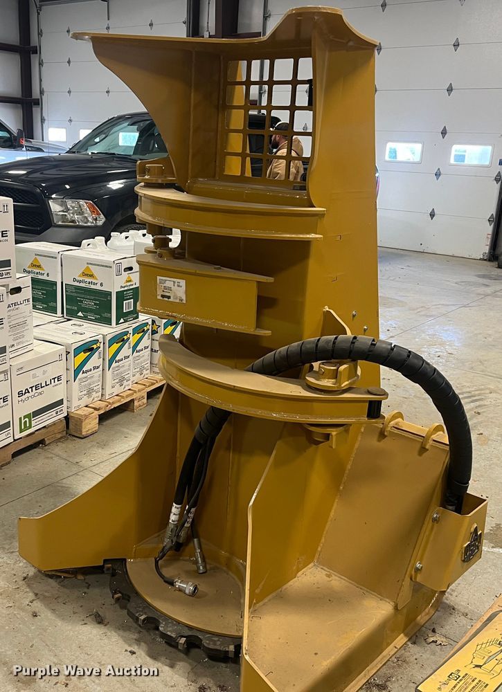 image for item MN9429 DFM  skid steer feller buncher