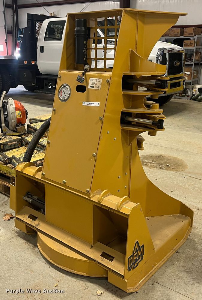 image for item MN9429 DFM  skid steer feller buncher