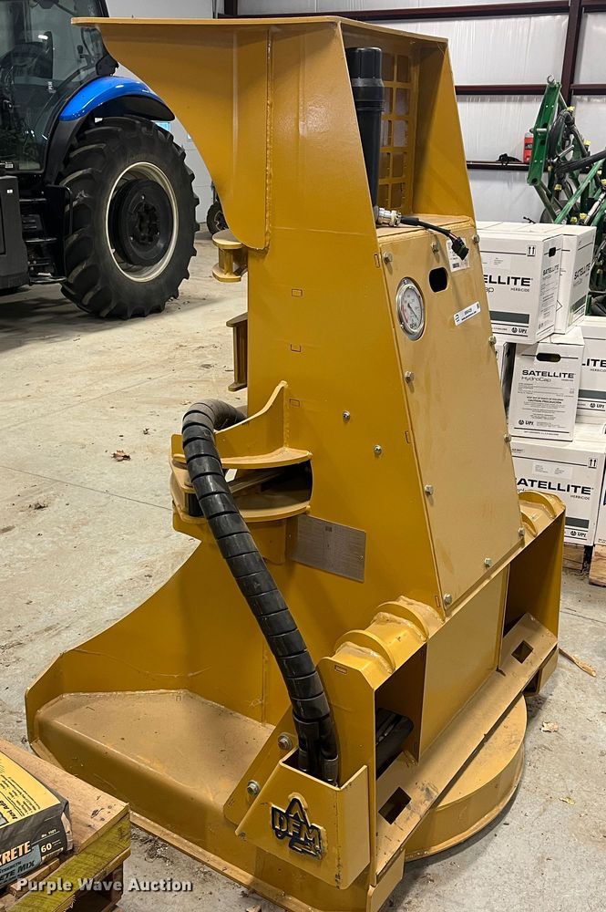 image for item MN9429 DFM  skid steer feller buncher