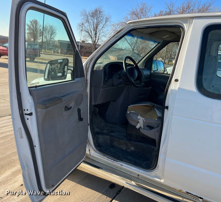 image for item MN9434 1998 Ford Club Wagon  van