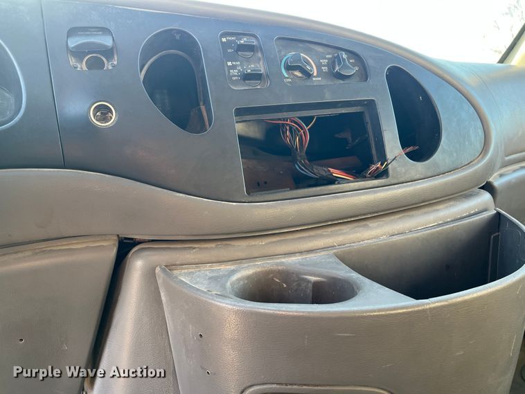 image for item MN9434 1998 Ford Club Wagon  van