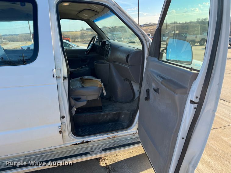 image for item MN9434 1998 Ford Club Wagon  van