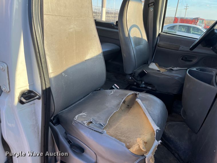 image for item MN9434 1998 Ford Club Wagon  van