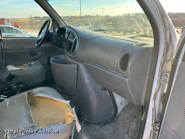 image for item MN9434 1998 Ford Club Wagon  van