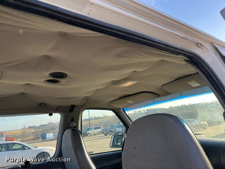 image for item MN9434 1998 Ford Club Wagon  van