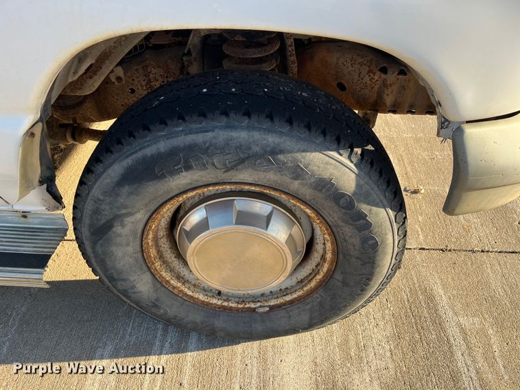 image for item MN9434 1998 Ford Club Wagon  van