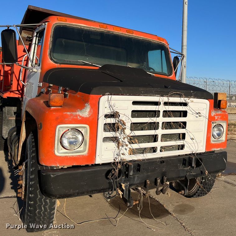 image for item MN9436 1984 International 1754  dump truck