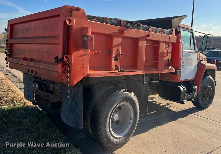 image for item MN9436 1984 International 1754  dump truck