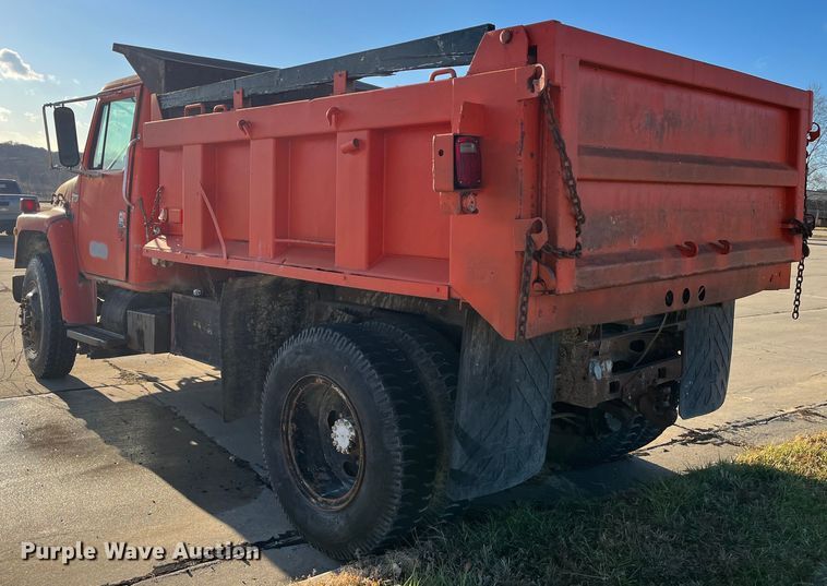 image for item MN9436 1984 International 1754  dump truck
