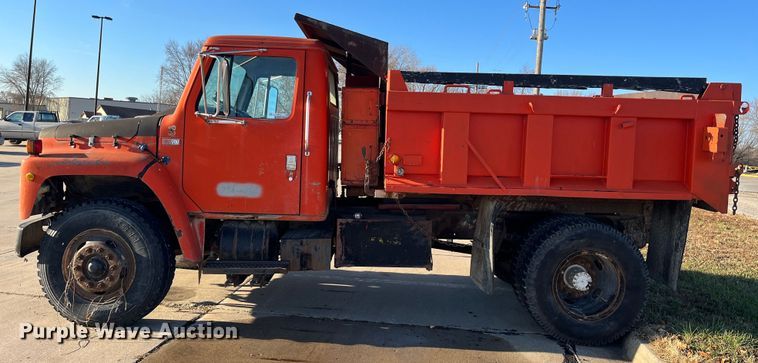 image for item MN9436 1984 International 1754  dump truck