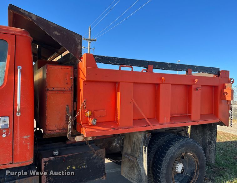 image for item MN9436 1984 International 1754  dump truck