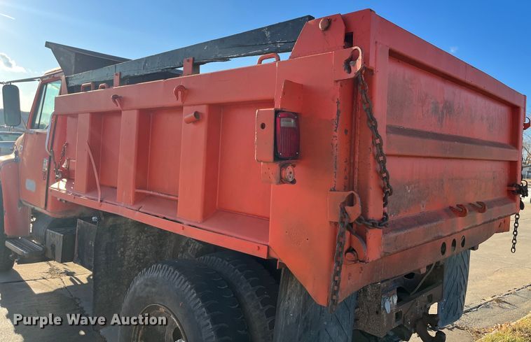 image for item MN9436 1984 International 1754  dump truck