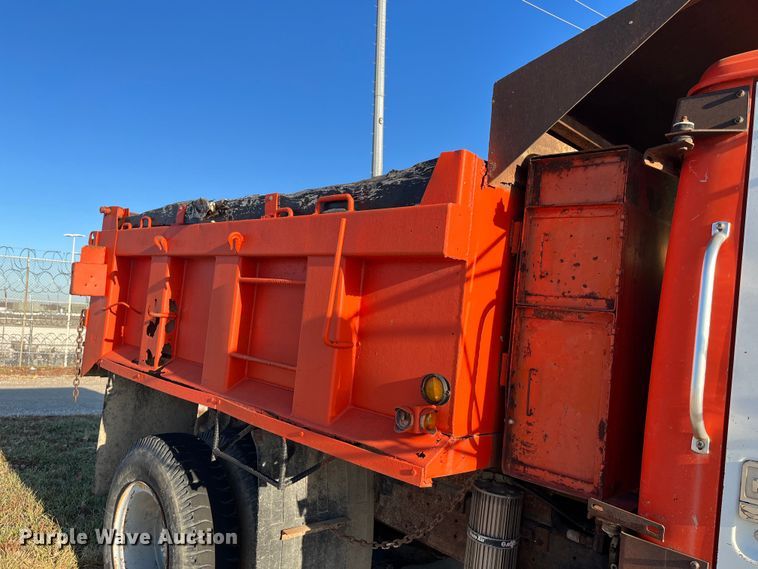 image for item MN9436 1984 International 1754  dump truck