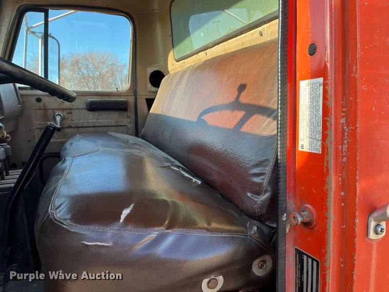 image for item MN9436 1984 International 1754  dump truck