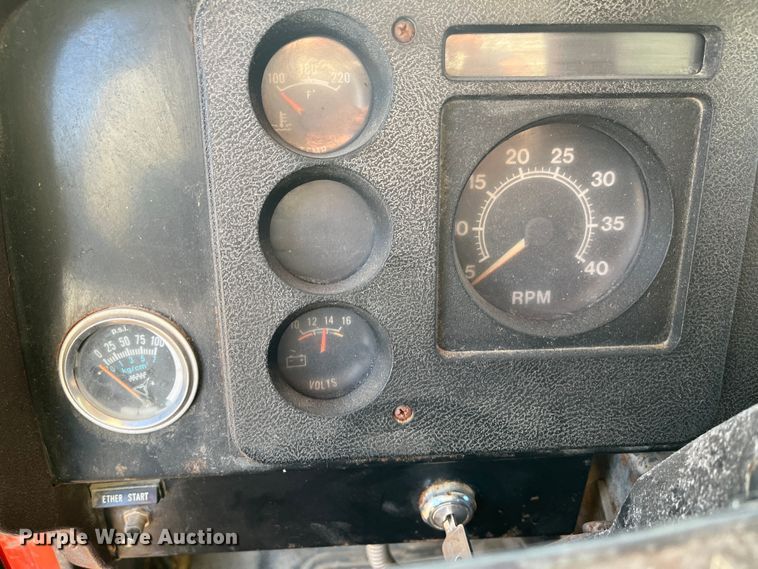 image for item MN9436 1984 International 1754  dump truck