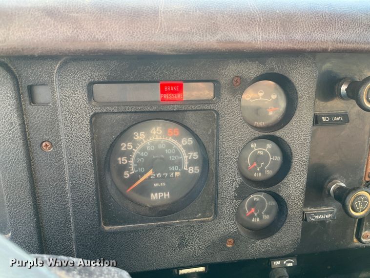 image for item MN9436 1984 International 1754  dump truck