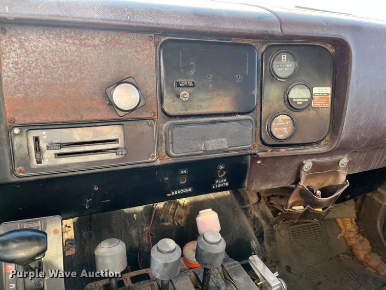 image for item MN9436 1984 International 1754  dump truck