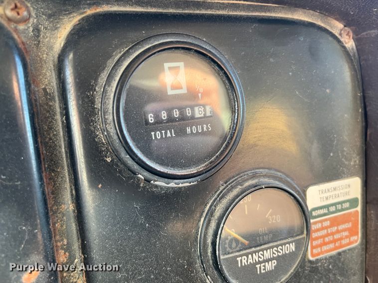 image for item MN9436 1984 International 1754  dump truck