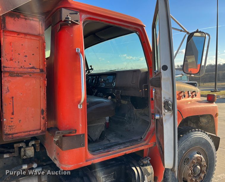 image for item MN9436 1984 International 1754  dump truck