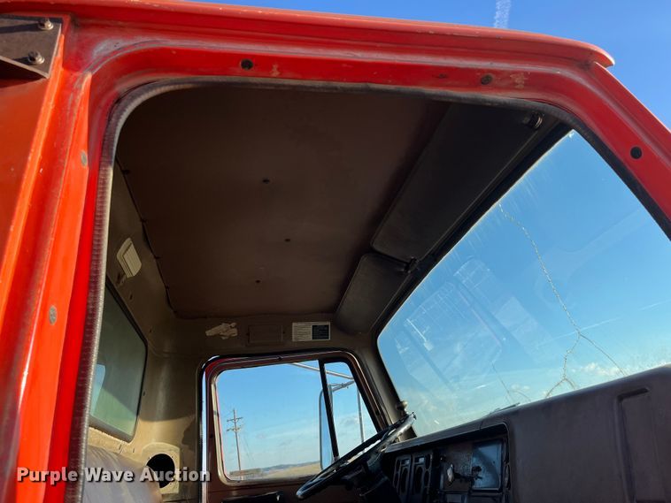 image for item MN9436 1984 International 1754  dump truck