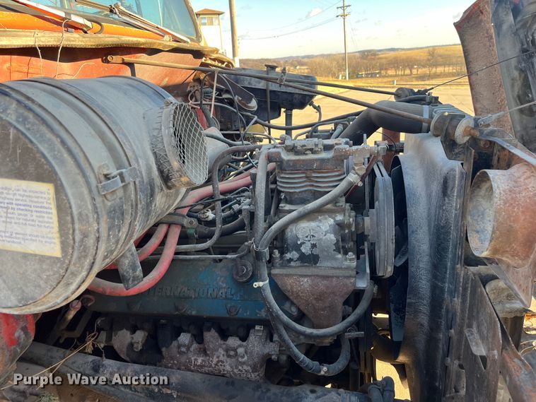 image for item MN9436 1984 International 1754  dump truck