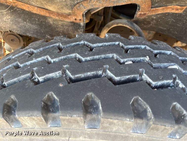 image for item MN9436 1984 International 1754  dump truck