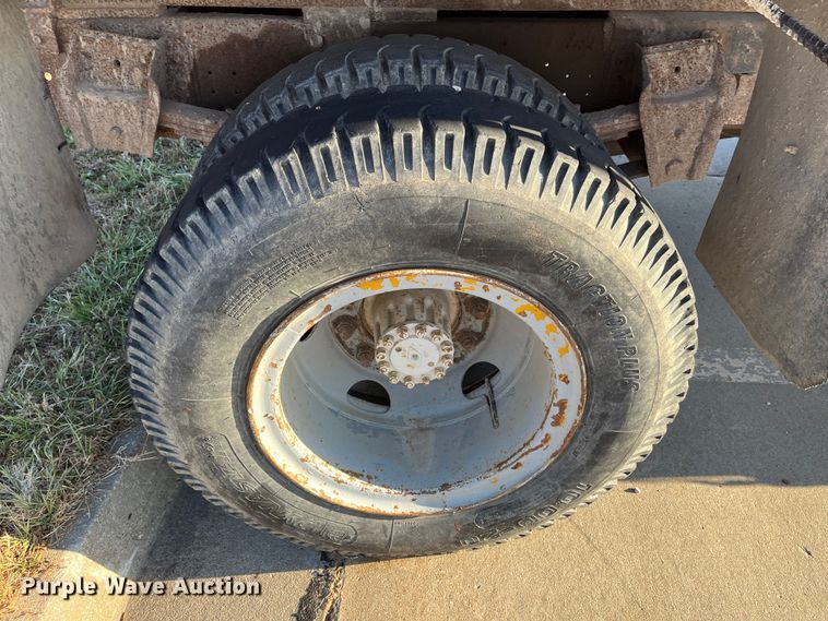 image for item MN9436 1984 International 1754  dump truck