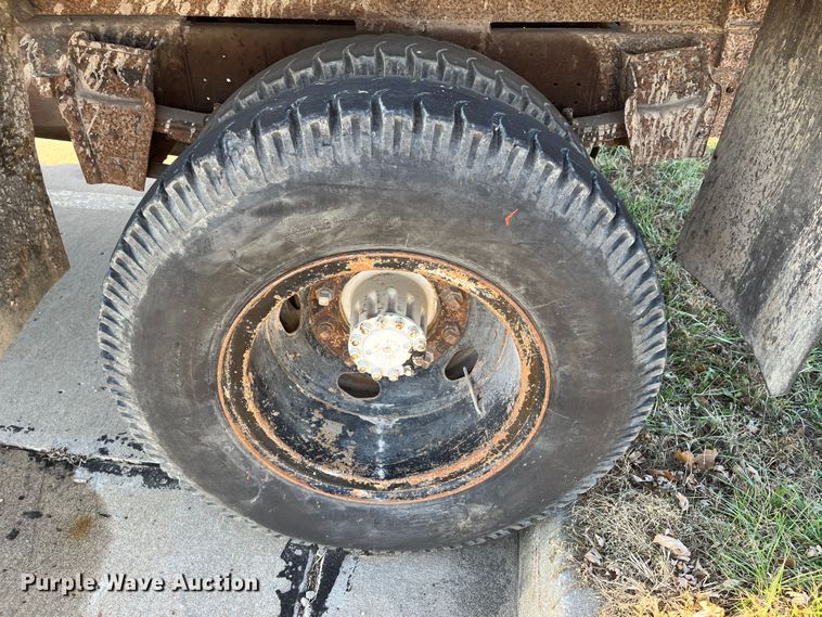 image for item MN9436 1984 International 1754  dump truck