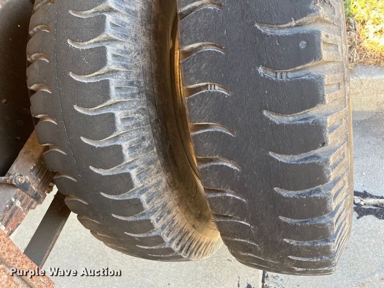 image for item MN9436 1984 International 1754  dump truck