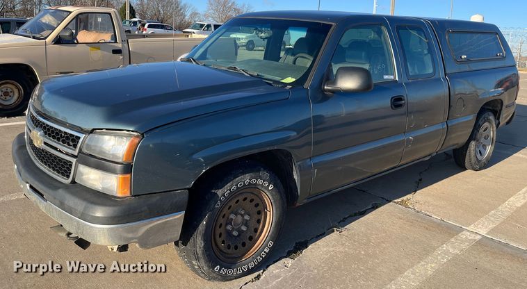 image for item MN9437 2006 Chevrolet Silverado 1500  Ext. Cab pickup truck