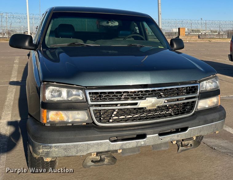 image for item MN9437 2006 Chevrolet Silverado 1500  Ext. Cab pickup truck