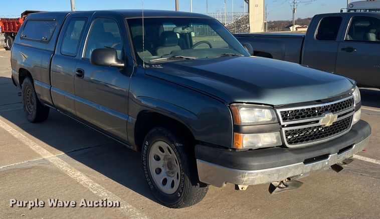image for item MN9437 2006 Chevrolet Silverado 1500  Ext. Cab pickup truck