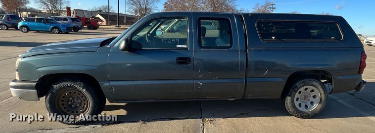 image for item MN9437 2006 Chevrolet Silverado 1500  Ext. Cab pickup truck