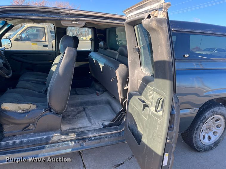 image for item MN9437 2006 Chevrolet Silverado 1500  Ext. Cab pickup truck